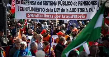 Manifestantes en Madrid piden subir las pensiones porque "hay dinero" y un reparto equitativo de recursos