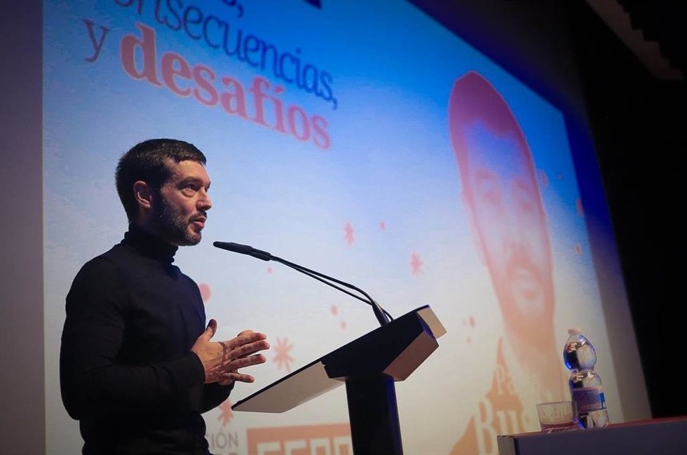 El ministro de Derechos Sociales, Consumo y Agenda 2030, Pablo Bustinduy, este sábado en la clausura del congreso organizado por la Fundación 1 de Mayo en Teruel