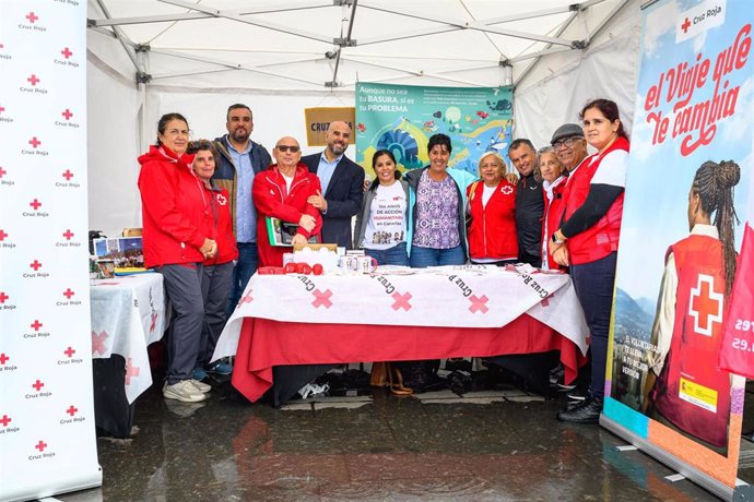 Visita de autoridades a la I Feria Insular del Voluntariado Ambiental