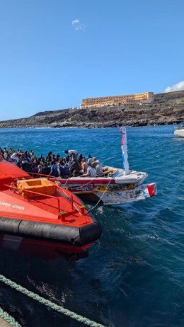 Llega un cayuco a El Hierro con más de un centenar de migrantes y uno fallecido