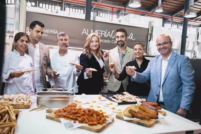 Cocineros de Almería y Cartagena, en el 'Intercambio de sabores y gastronomía' celebrado en la capital almeriense.