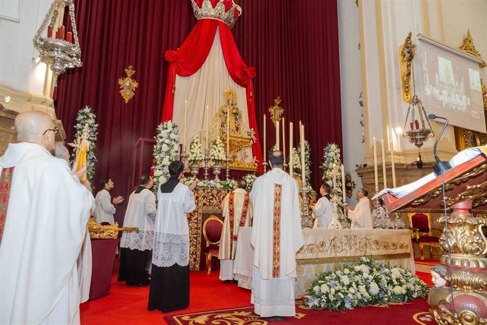Un momento de la coronación canónica de la Virgen del Carmen de Marbella.
