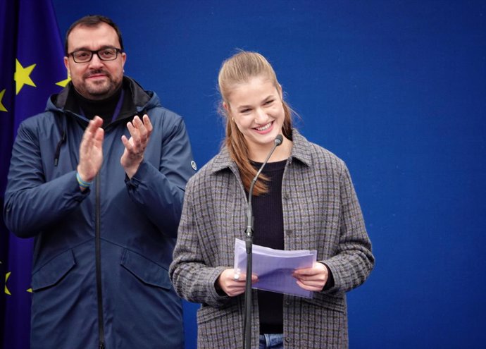 La Princesa de Asturias, Doña Leonor, durante su intervención en Sotres con motivo de la entrega del Premio al Pueblo Ejemplar 2024 en presencia del presidente del Gobierno del Principado, Adrián Barbón.