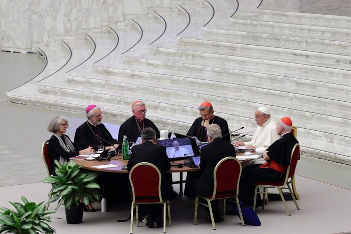 02 October 2024, Vatican, Vatican City: Pope Francis opens the Synod of Bishops in the Paul VI Hall at the Vatican. Photo: Evandro Inetti/ZUMA Press Wire/dpa