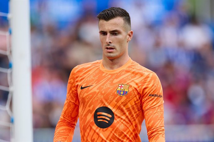 Inaki Pena of FC Barcelona looks on during the LaLiga EA Sports match between Deportivo Alaves and FC Barcelona at Mendizorrotza on October 6, 2024, in Vitoria, Spain.