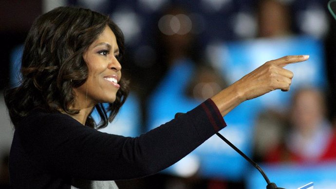 Archivo - Nov. 1, 2014 - Moline, Iowa, U.S. - First lady Michelle Obama speaks to the crowd during a Get Out the Vote rally, Saturday, November 1, 2014, during at Wharton Field House in Moline.