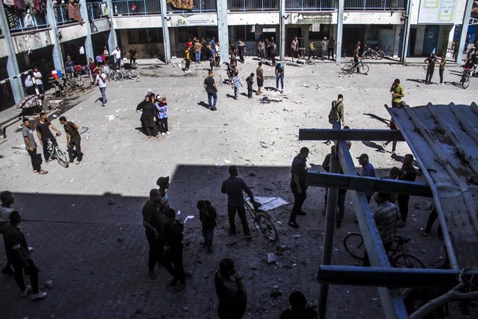 Archivo.- Bombardeo israelí contra una escuela en la Franja de Gaza.