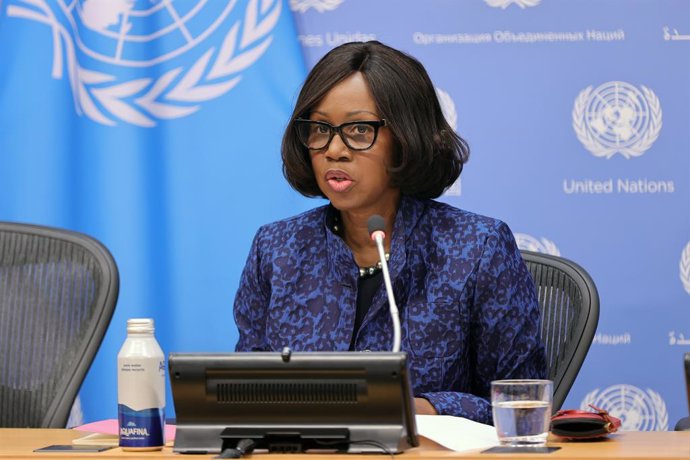 Archivo - November 10, 2023, NY, USA: United Nations, New York, USA, November 10, 2023 - Clementine Nkweta-Salami, Resident and Humanitarian Coordinator for Sudan, briefs reporters on the humanitarian situation in the Sudan Today at the United Nations Hea