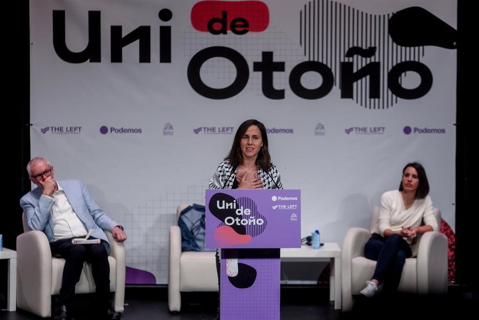 La secretaria general de Podemos, Ione Belarra, interviene durante el acto central de la Universidad de Otoño de Podemos Cambiar todo lo que no podemos aceptar, en el Círculo de Bellas Artes, a 19 de octubre de 2024, en Madrid (España). 