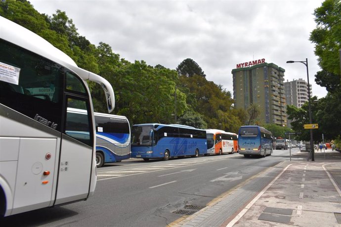 Archivo - Concentración de autobuses en Málaga.