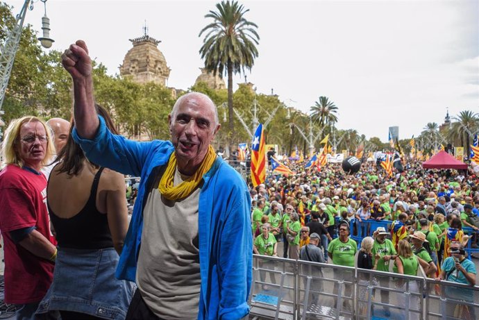 Archivo - El presidente de la ANC, Lluís Llach, durante la manifestación de ANC por la Diada, a 11 de septiembre de 2024, en Barcelona, Catalunya