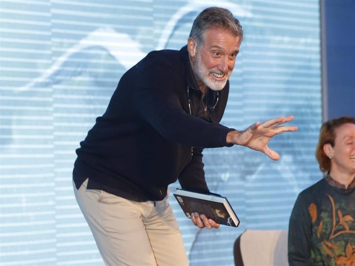 Emilio Aragón presenta públicamente su libro 'Telmo Lobo - El misterio del capitán', a 27 de octubre de 2024, en Madrid (España).