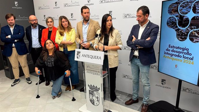 La teniente de alcalde, Ana Cebrián, presenta en rueda de prensa la Estrategia de Desarrollo Integrado Local (EDIL), que será la hoja de ruta para el futuro de la ciudad de Antequera a medio y largo plazo.