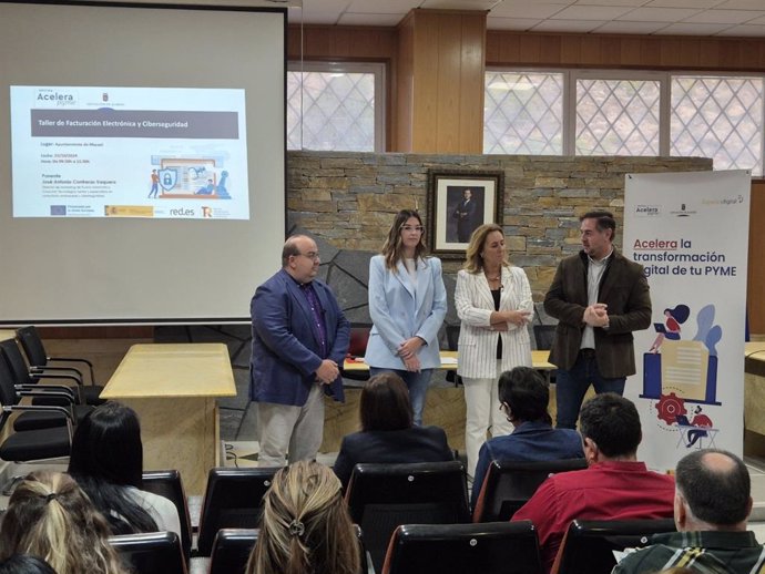 Taller de facturación electrónica y ciberseguridad celebrado dentro de la Oficina Acelera Pyme Rural Dipalme.