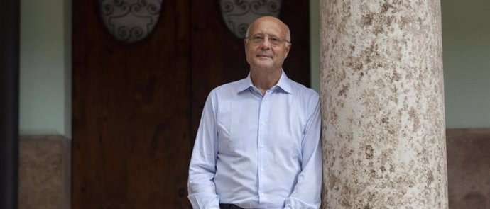 El filólogo Pedro Cátedra ingresa en la RAE avisando de la "crisis humanística" en la que está la cultura escrita