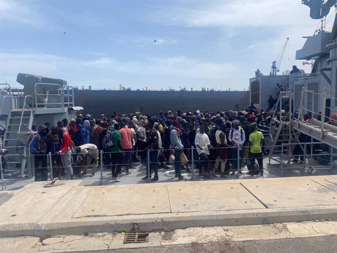 Senegal intercepta una embarcación con230 migrantes que se dirigían a las Islas Canarias