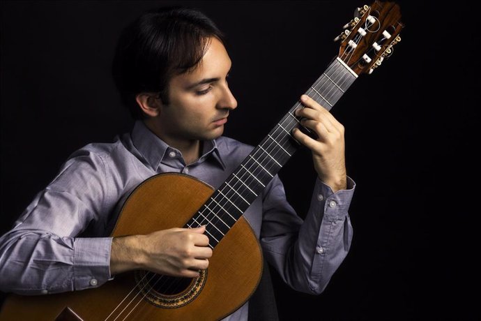 Archivo - El guitarrista Luis Alejandro García