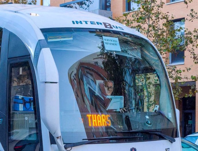 Primera jornada de huelga en Andalucía en el trasporte de autobuses y grúas.