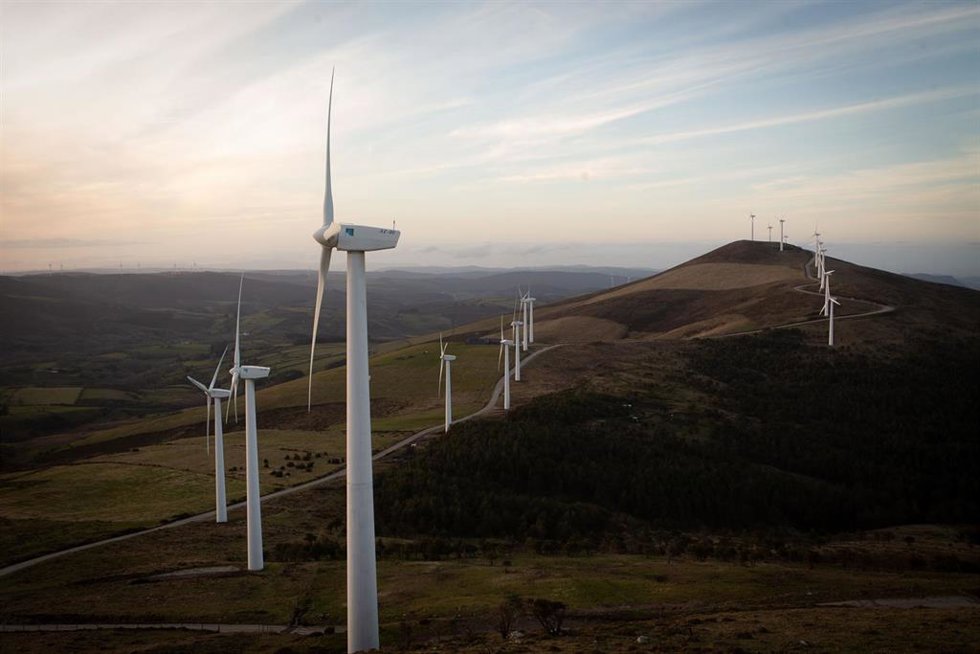Archivo - Varios aerogeneradores en el parque eólico de Vilachá, a 15 de marzo de 2024, en Lugo, Galicia (España). Dicho parque, que se encuentra entre los concellos lucenses de Ourol y Muras, ha visto paralizada (por el Tribunal Superior de Xustiza de