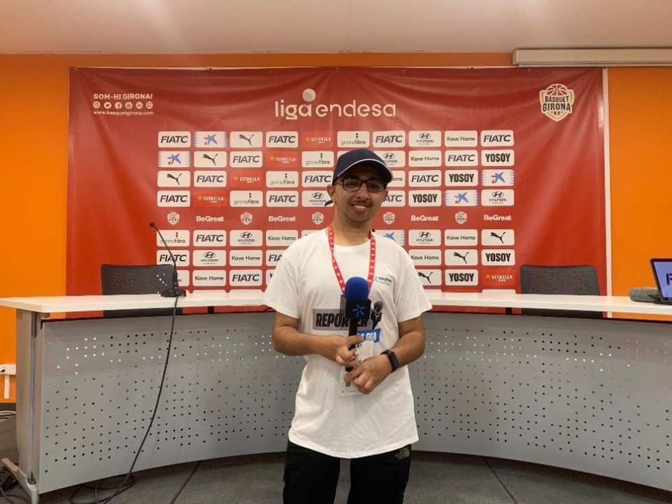 Ravneet Singh, el primer participante de la iniciativa Reportero por un día, colaboró en la cobertura del partido entre el Bsquet Girona y el UCAM Murcia, que se disputó el sábado 26 de octubre.