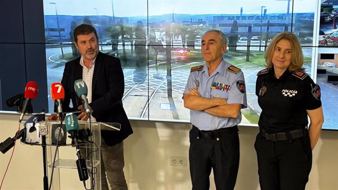 El concejal de Seguridad Ciudadana y Emergencias, Fulgencio Perona, ofrece la información en una rueda de prensa