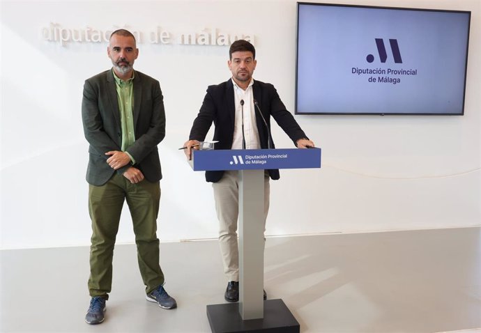 El vicepresidente de Infraestructuras y Territorio Sostenible de la Diputación de Málaga y portavoz del equipo de gobierno, Cristóbal Ortega, junto al diputado y presidente del Consorcio provincial de RSU, Luis Rodríguez.