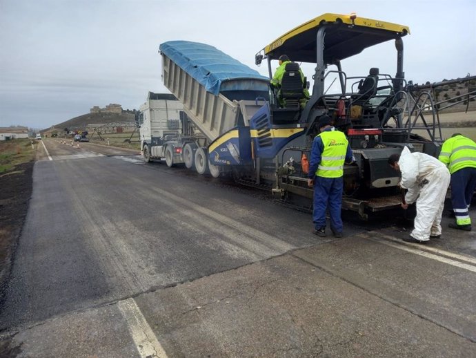 Obras en una carretera de Burgos.