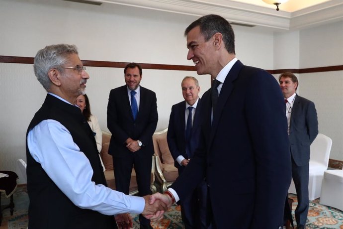 El ministro Óscar Puente acompaña al presidente del Gobierno, Pedro Sánchez, en su viaje a la República de la India.