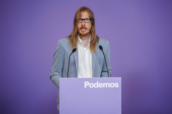 Archivo - El secretario de Organización y Portavoz de Podemos, Pablo Fernández, durante una rueda de prensa, a 2 de septiembre de 2024, en Madrid (España). 