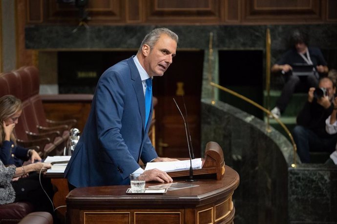 El portavoz de VOX en el Ayuntamiento de Madrid, Javier Ortega Smith, interviene durante una sesión plenaria en el Congreso de los Diputados  