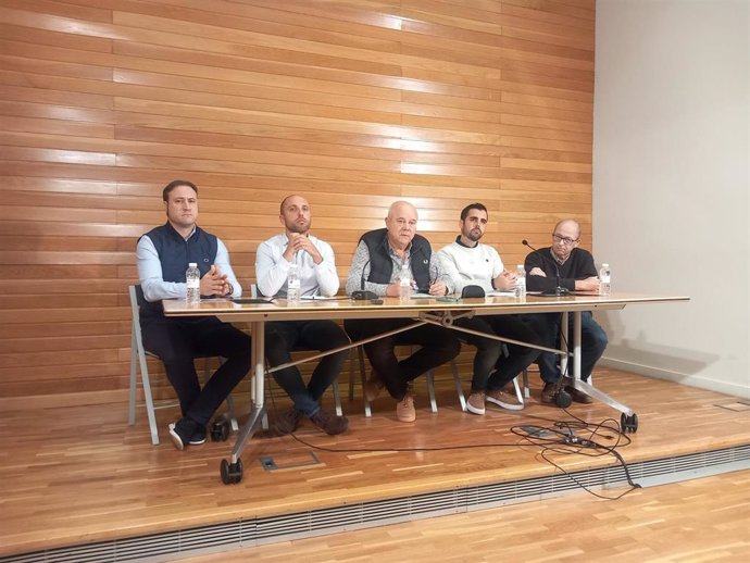 Principales representantes del sector de las OPAS, Eduardo Pérez (ARAG-ASAJA), Óscar Salazar (UAGR-COAG), Nestor Alcolea (UPA Rioja), Jorge González (UAGN) y Jesús Bauza (UAGA)