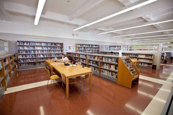 Archivo - Biblioteca pública municipal de Torremolinos en el Centro Cultural Pablo Ruiz Picasso. (Imagen de archivo).