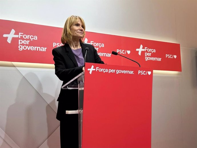 La viceprimera secretaria y portavoz del PSC, Lluïsa Moret, en una rueda de prensa