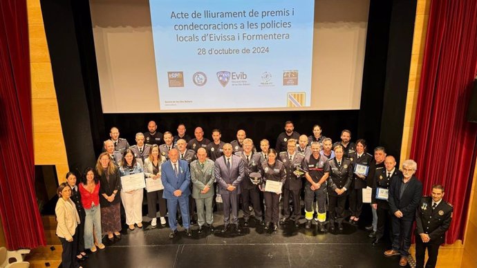 Ibiza acoge la entrega de 35 premios y condecoraciones a las policías locales de Ibiza y Formentera.