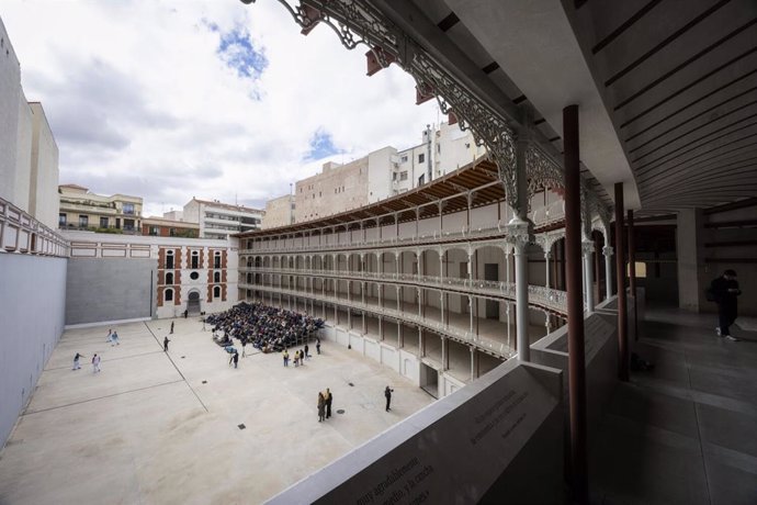 Exhibición de juegos vasco de pelota en el frontón Beti Jai