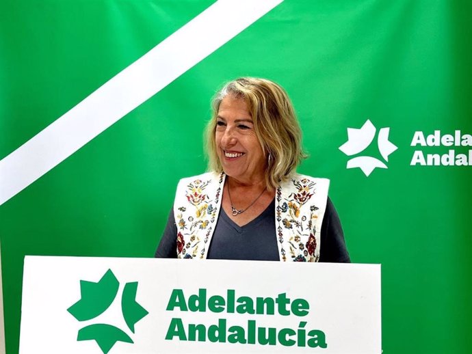 La responsable de Organización de Adelante Andalucía, Mari García, este lunes en rueda de prensa.