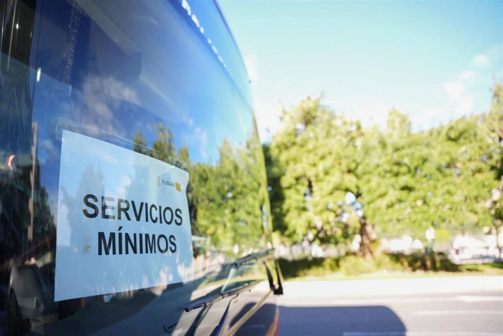 Servicios mínimos por la huelga en transporte de autobuses. A 28 de octubre de 2024, en Málaga (Andalucía, España)