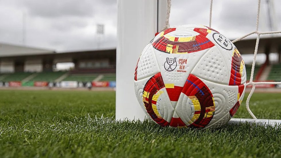 El balón oficial de la Copa del Rey 2024.