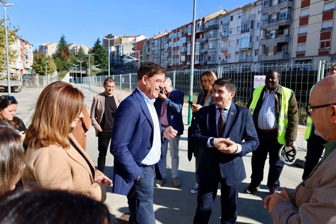 El secretario xeral del PSdeG, José Ramón Gómez Besteiro, visita junto al delegado del Gobierno, Pedro Blanco, la estación de san Francisco de Ourense