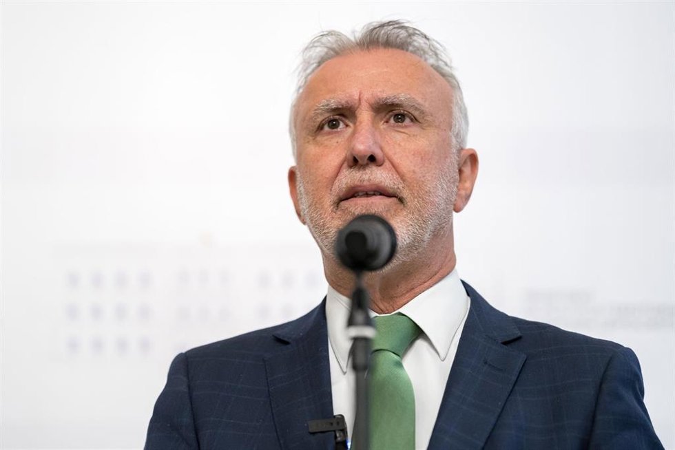 El ministro de Política Territorial y Memoria Democrática, Ángel Víctor Torres, durante el acto de entrega de la declaración de Reconocimiento y Reparación a la familia de Salvador Puig Antich, en la sede del Ministerio, a 16 de octubre de 2024, en Madr