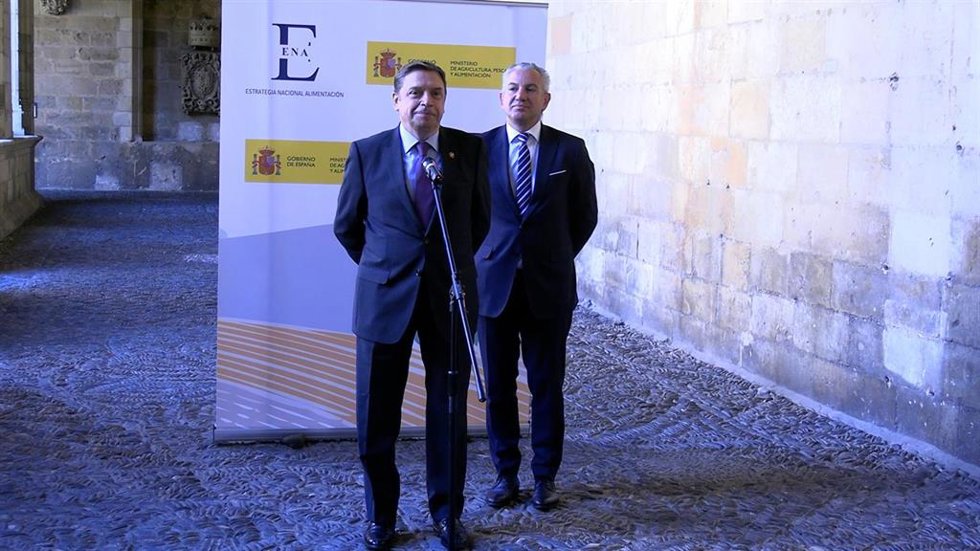 Luis Planas junto al delegado del Gobierno en Castilla y León, Nicanos Sen.