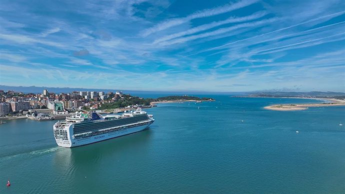 El Ventura en el Puerto de Santander.