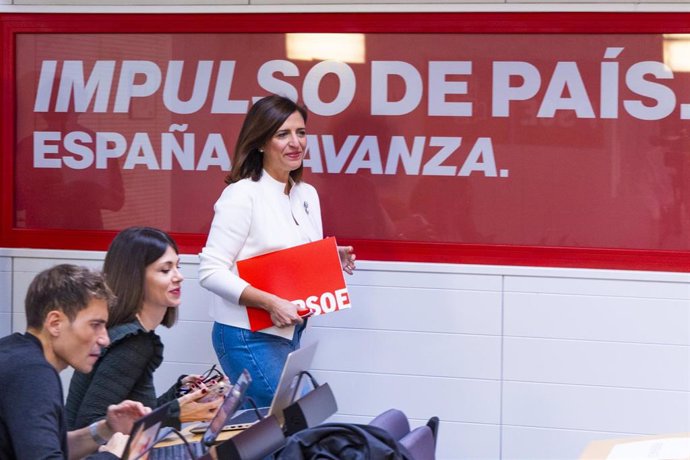 La portavoz del PSOE, Esther Peña, en una comparecencia ante los medios en Ferraz