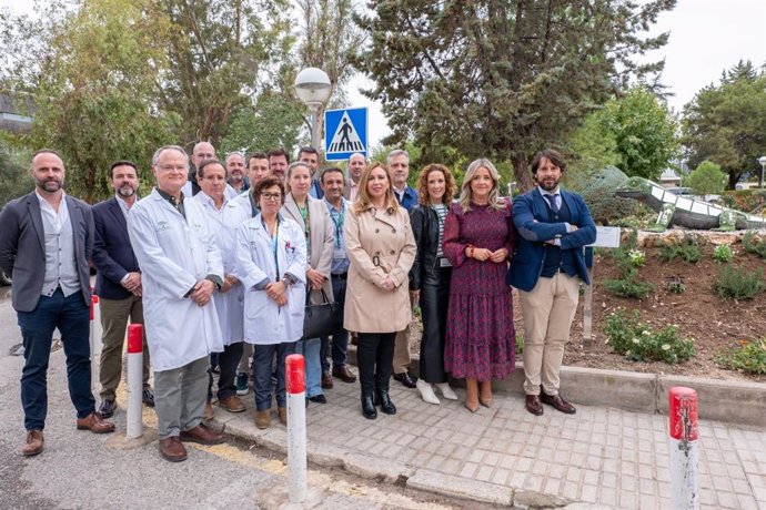 Inauguración de la escultura en el recinto del Hospital Neurotraumatológico.