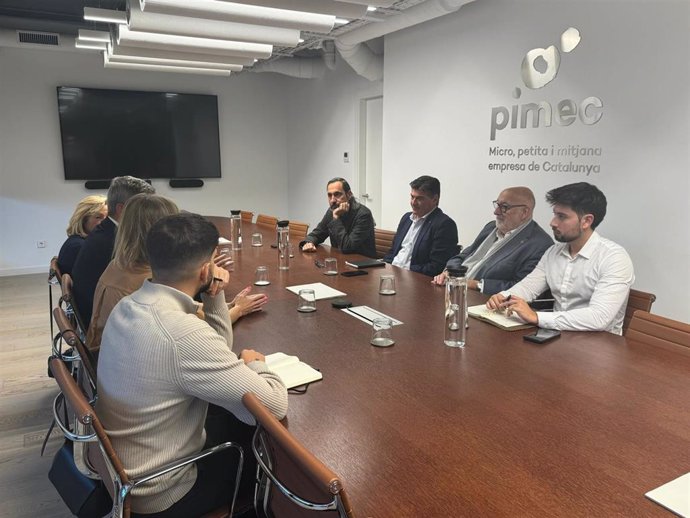 Reunión entre Junts y Pimec para abordar mejoras para empresas en la ciudad de Barcelona