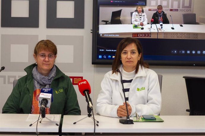 Ana Isabel López y Albina Sanz durante la rueda de prensa ofrecida este lunes para dar cuenta de las condiciones en las que trabajan en el CITA