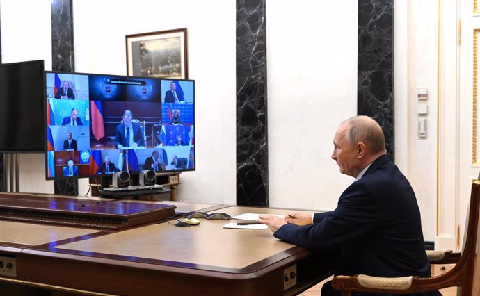 Vladimir Putin en una reunión por videoconferencia.