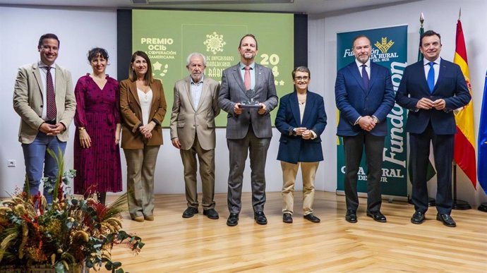 Foto de familia de la entrega del premio.