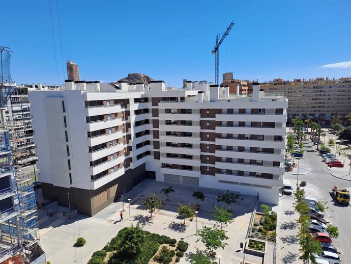 Archivo - Edificio Adamar promovido por Metrovacesa en el barrio Benalúa Sur de Alicante.