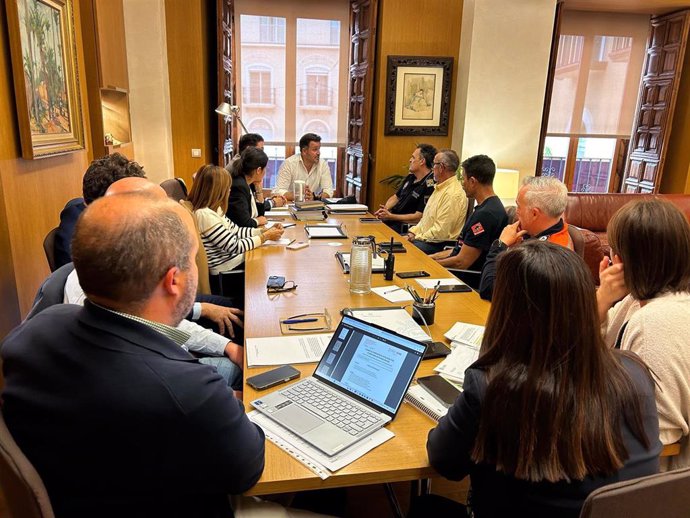 Reunión de coordinación en el Ayuntamiento de Elche (Alicante) con motivo de la alerta por lluvias.